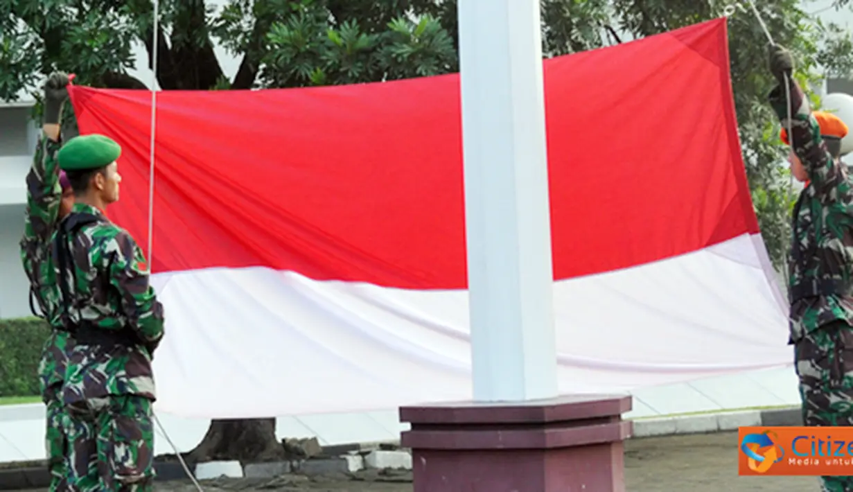 Citizen6, Jakarta: Pengibaran Bendera di Mabes TNI pada Rabu (18/05) untuk merayakan Hari Kebangkitan Nasional dan Hari Pendidikan Nasional.