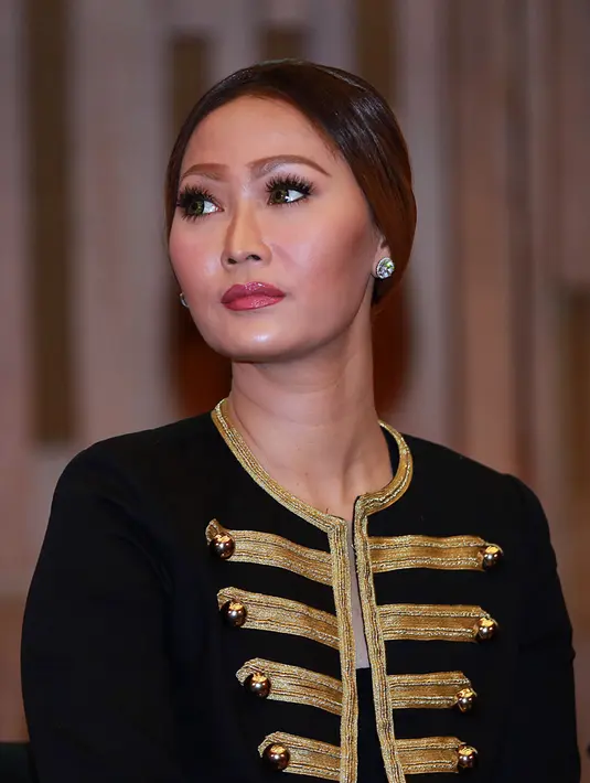 Selain sebagai penyanyi dangdut, Inul Daratista juga sukses merintis bisnis karaoke Inul Vizta. Dengan hartanya yang melimpah, Inul Daratista tidak merayakan ulangtahunnya dengan berlebihan. (Deki Prayoga/Bintang.com)