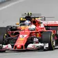 Salah aksi pebalap Ferrari, Sebastian Vettel pada balapan Formula One Malaysia Grand Prix, Sepang, (01/10/2017). Vettel akhirnya finis pada posisi keempat.  (AFP/Mohd Rasfan)