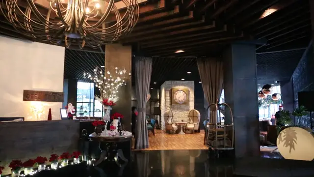 Kuliner The Review Restaurant OTEL LOBBY, Bernuansa Lobby Hotel