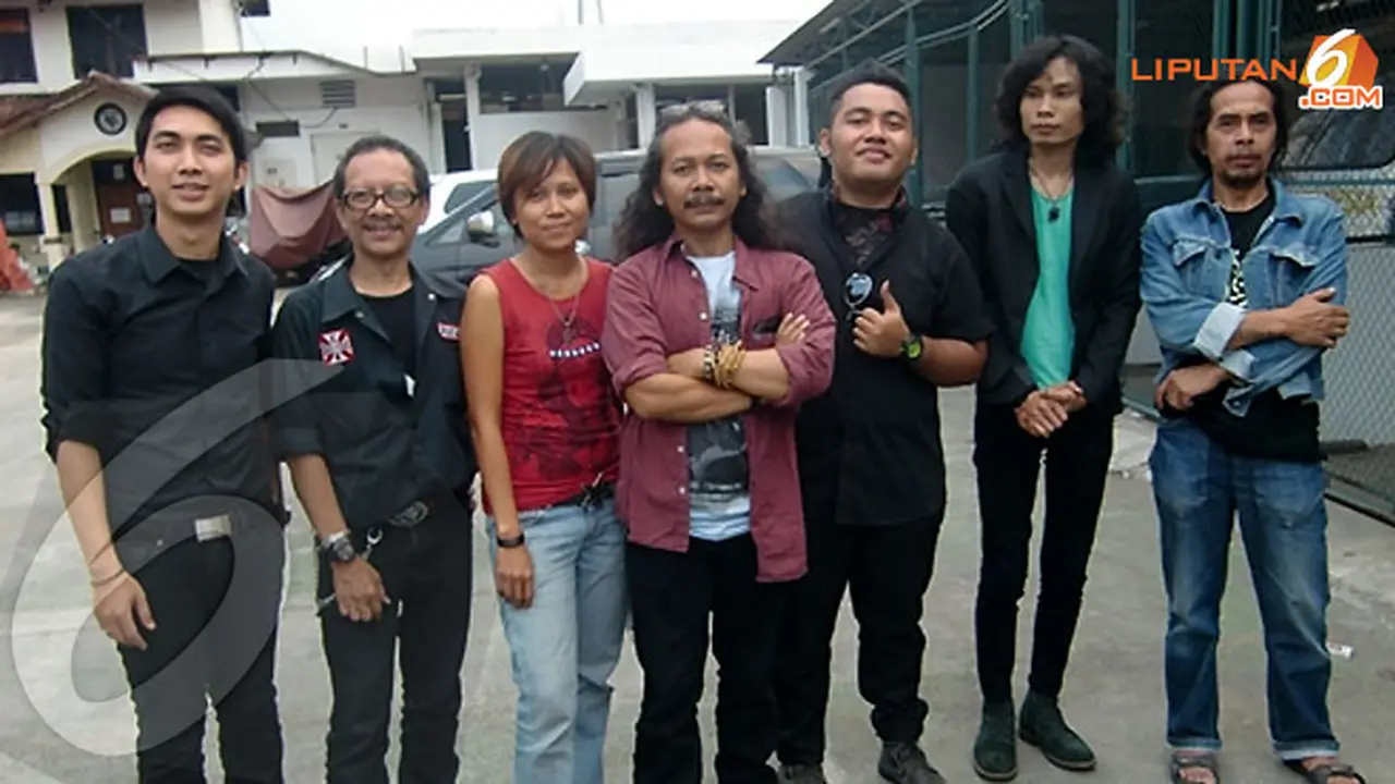 alt-band-130906c.jpg