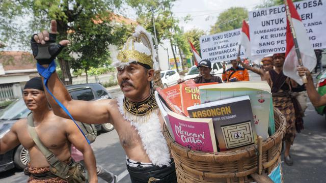 Aksi Kopral Bagyo Peringati Hari Buku