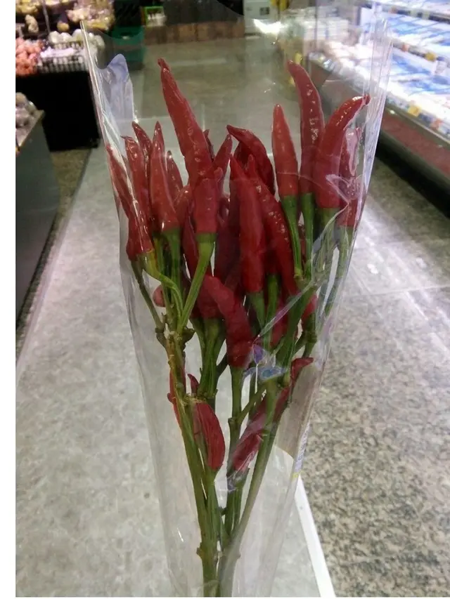 6 Buket Bunga Isi Bahan Makanan Ini Nyeleneh Banget, Bikin Tepuk Jidat