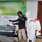 Penyemprotan disinfektan di Klinik Pratama Pelita Insani Cakung, Jakarta Timur