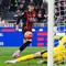 Davide Bartesaghi mencetak gol pembuka timnya dalam laga Serie A antara AC Milan vs Sassuolo di San Siro, 14 Desember 2025. (AP Photo/Luca Bruno)
