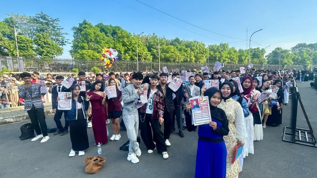 Banyak Peserta dari Luar Kota Rela Menempuh Perjalanan Berjam-jam hingga Berhari-hari untuk Mengikuti Audisi Offline D'Academy 8 di Carbon. Dok. Istimewa