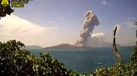 Gunung Anak Krakatau, Jumat pagi (12/5/2023), kembali menyemburkan abu vulkanik. (Liputan6.com/ Dok. PVMBG)