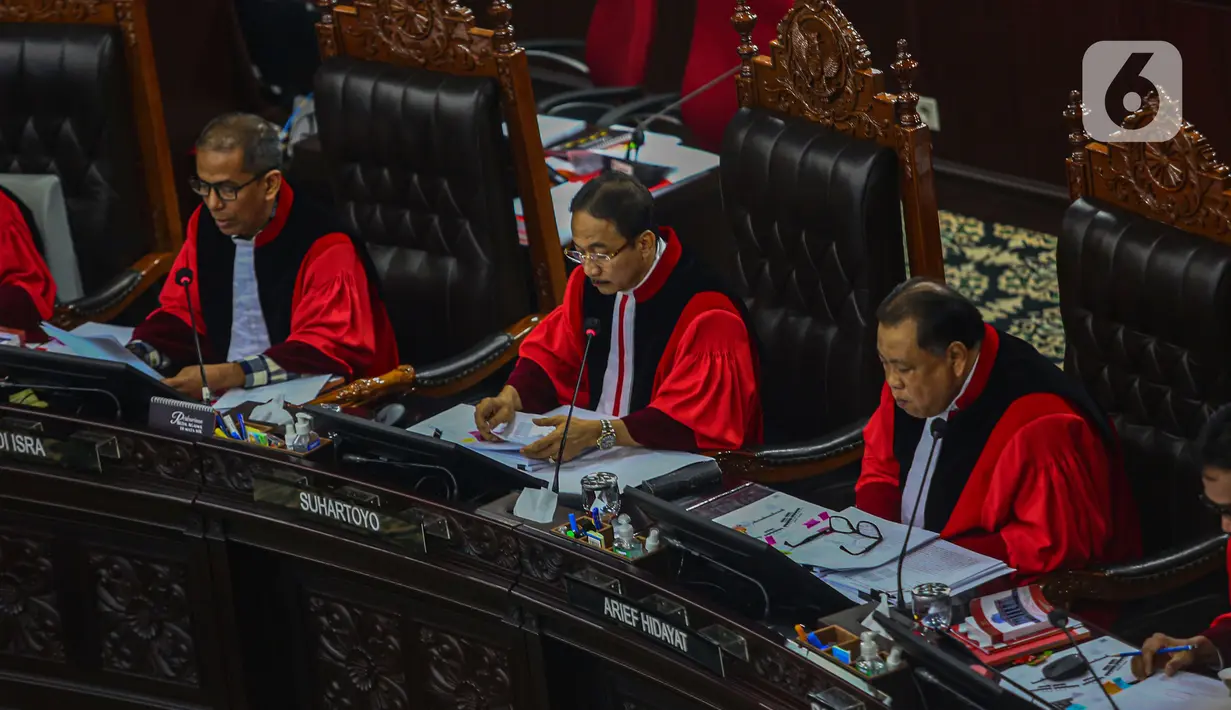 Sidang dihadiri tujuh hakim konstitusi lainnya, diantaranya, Saldi Isra, Arief Hidayat, Daniel Y P Foekh, M Guntur Hamzah, Ridwan Mansyur, Enny Nurbaningsih, dan Arsul Sani. (Liputan6.com/Angga Yuniar)