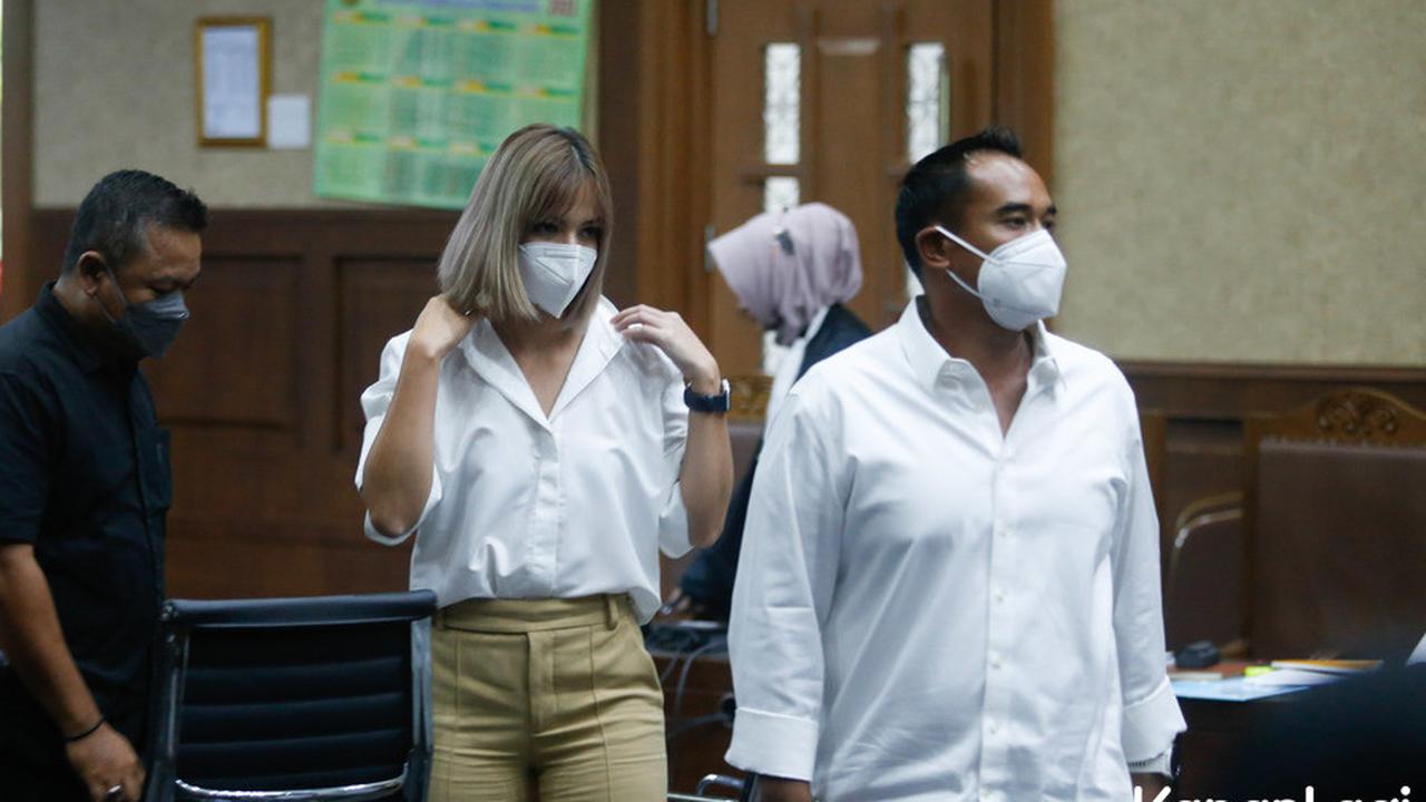 [Fimela] Nia Ramadhani dan Ardi Bakrie