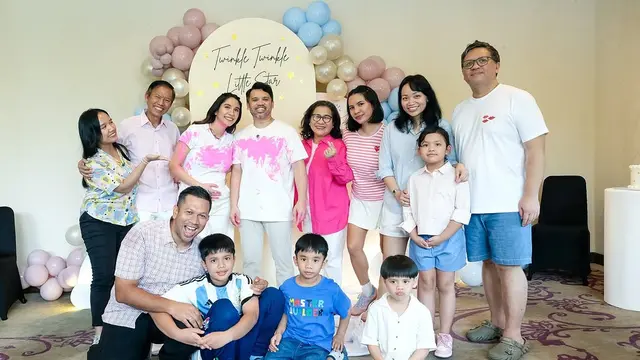 Potret Acha Sinaga Gelar Gender Reveal Anak Ketiga (credit: instagram/achasinaga)