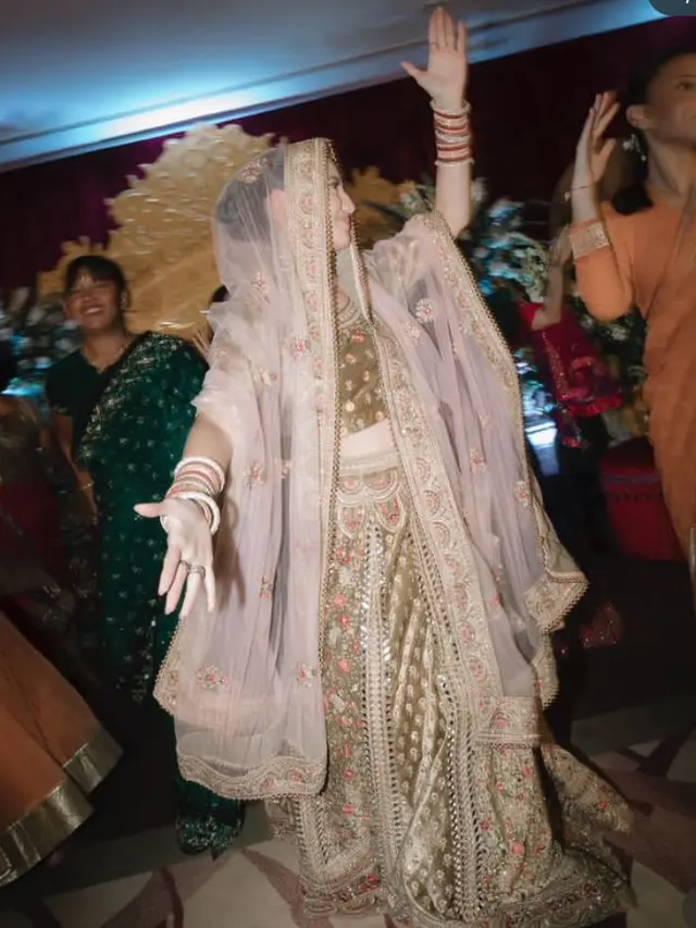 Pevita Pearce Dibalut Lahengan dan Sari di Malam Berinai