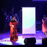 Titiek Puspa - Tiga Dara