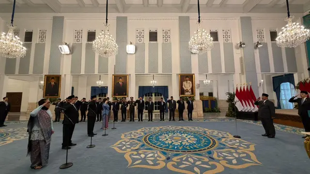Presiden Prabowo Subianto melantik tiga pimpinan baru Badan Gizi Nasional (BGN) di Istana Negara Jakarta, Senin (8/6/2026).