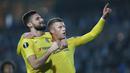 Olivier Giroud dan Ros Barkley merayakan gol ke gawang Malmo FF pada leg 1, 32 besar Liga Europa yang berlangsung di stadion Swedbank, Malmo, Jumat (15/2). Chelsea menang 2-1 atas Malmo FF (AFP/Andreas Hillergen)