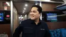 Ketua umum PSSI, Erick Thohir saat mencoba kereta cepat Whoosh bersama dengan sejumlah perwakilan FIFA dari Stasiun Halim, Jakarta, ke Stasiun Tegalluar, Bandung, pada Senin (9/10/2023). (Bola.com/Abdul Aziz)