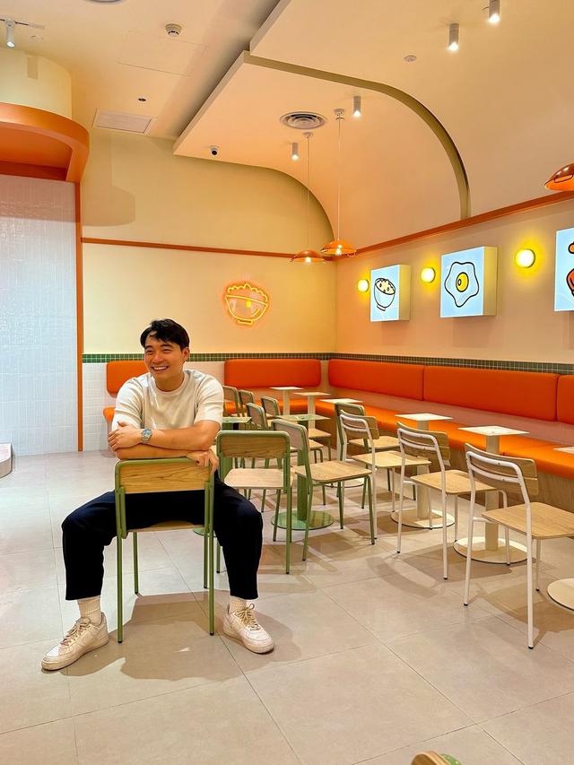 Uncle Roger Resmi Buka Restoran di Malaysia, Jual Seporsi Nasi Goreng Telur Seharga Rp53 Ribuan