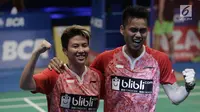 Ganda Campuran Indonesia, Tontowi Ahmad/Liliyana Natsir bersorak usai mengalahkan Ganda Campuran asal China Zheng Siwei/Chen Qingchen 22-20 21-15 dalam final BCA Indonesia Open 2017 di Jakarta, Minggu (18/6). (Liputan6.com/Faizal Fanani)