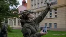 Mereka yang berpartisipasi dalam program ini akan memperoleh lisensi pilot drone resmi yang disetujui oleh Otoritas Penerbangan Sipil setempat. (Wojtek RADWANSKI/AFP)