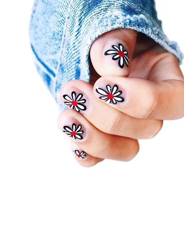Percantik Kuku di Hari Valentine dengan Kreasi Nail Art Berikut