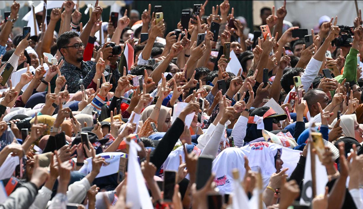Anies juga menjanjikan akan menciptakan lapangan kerja yang memadai. (CHAIDEER MAHYUDDIN/AFP)