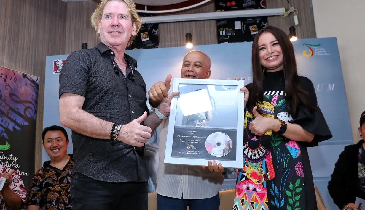 Penyanyi solo wanita Rossa kembali mewarnai industri musik Tanah Air. Selama 21 tahun berkarya, Rossa kembali merilis album sebagai bentuk eksistensinya pada karier. (Adrian Putra/Bintang.com)