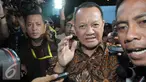 Sekretaris Mahkamah Agung (MA) Nurhadi Abdurrachman usai memenuhi panggilan KPK di gedung KPK, Jakarta, Selasa (24/5). Nurhadi sempat mangkir dari panggilan KPK untuk diperiksa sebagai saksi. (Liputan6.com/Helmi Afandi)