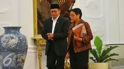 Menteri Agama, Lukman Hakim Saifuddin bersama Menteri Luar Negri Retno Marsudi usai mendampingi presiden memberikan keterangan mengenai kuota haji di Istana Merdeka, Rabu (11/1). (Liputan6.com/Angga Yuniar)