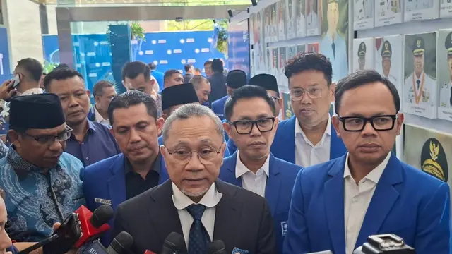 Ketua Umum PAN Zulkifli Hasan saat menghadiri halalbihalal di Gedung DPP PAN, Ragunan, Jakarta Selatan, pada Minggu (20/4/2025).