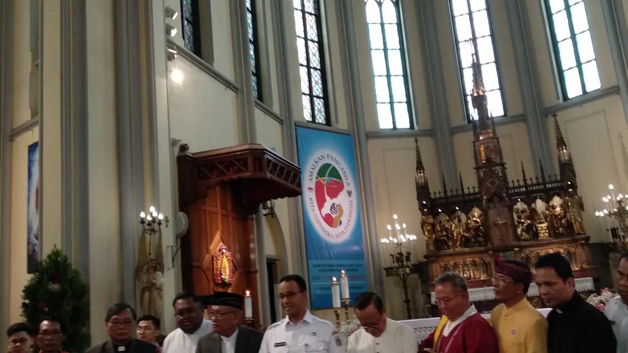 Gubernur DKI Jakarta Anies Baswedan berkeliling gereja jelang perayaan Natal Selasa (25/12/2018). (Istimewa)