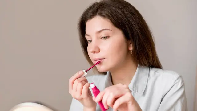Tips Makeup Soft Plum untuk Tampilan Berani namun Elegan yang Wajib Dicoba