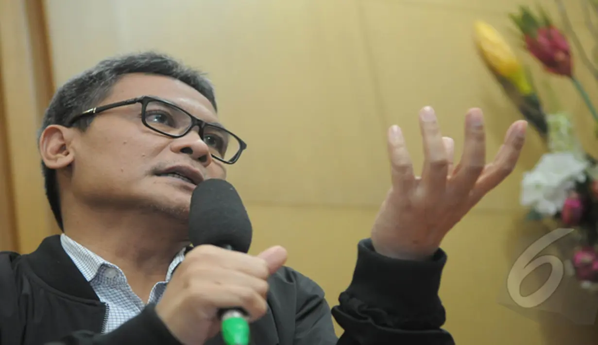 Johan Budi mengatakan, saat ini fokus KPK terpecah antara menangani kasus korupsi di KPK dengan persoalan hukum yang menjerat pimpinan KPK, Jakarta, Kamis (5/2/2015). (Liputan6.com/Herman Zakharia)