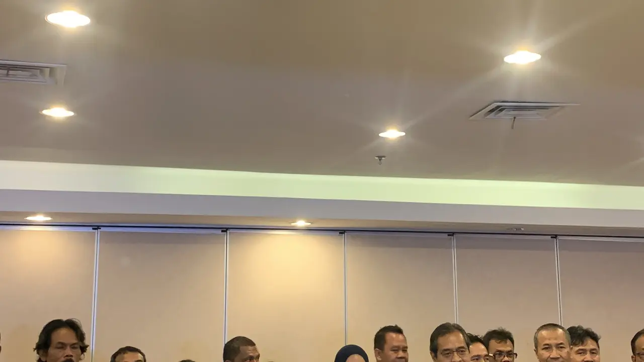 Asosiasi Pengusaha Indonesia (APINDO) dan Konfederasi Serikat Buruh Seluruh Indonesia (KSBSI) menggelar konferensi pers terkait isu Tabungan Perumahan Rakyat (Tapera). (Tasha/Liputan6.com)