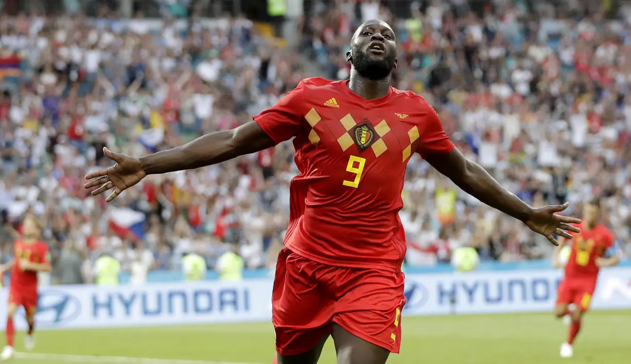 Striker Belgia, Romelu Lukaku, melakukan selebrasi usai mencetak gol ke gawang Panama pada laga Piala Dunia 2018 di Stadion Fisht, Senin (18/6/2018). Belgia menang 3-0 atas Panama. (AP/Matthias Schrader)