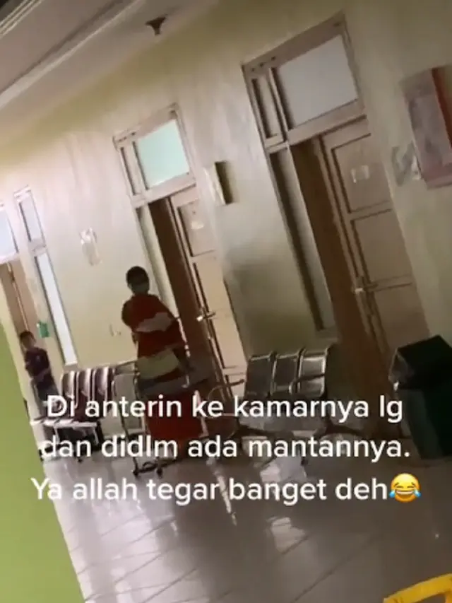 Viral bidan bantu persalinan anak mantan pacar banjir pujian warganet.