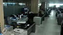 Suasana ruang kerja lingkungan Pemerintah Provinsi DKI Jakarta di kantor Balai Kota, Rabu, (22/7/2015). Sejumlah meja masih terlihat kosong pasca Idul Fitri 1436H, hal ini dikarenakan beberapa PNS mengambil cuti tahunan. (Liputan6.com/Johan Tallo)
