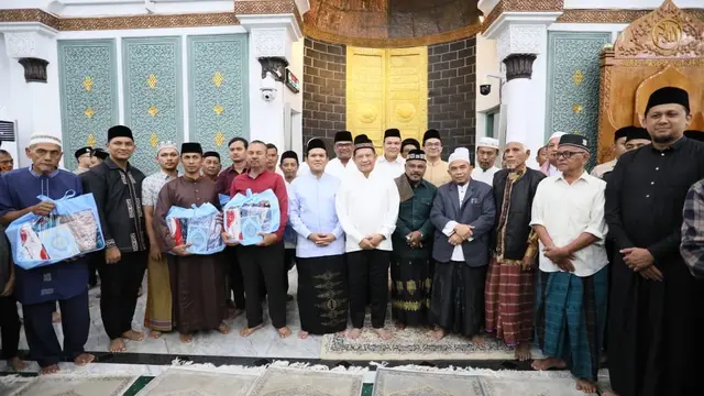 Kasatgas Tito Karnavian Tinjau Pemulihan Aceh dan Bagikan Paket Bantuan Perlengkapan Ibadah