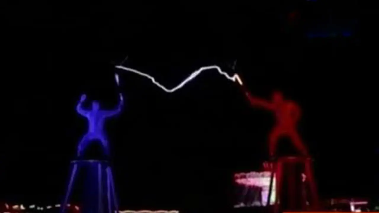 VIDEO: Keren, Pertunjukan Kilat Bertajuk Lord of Lightning
