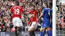 Juan Mata dan Marcus Rashford merayakan gol ke gawang Leicester City pada laga Premier League di Stadion Old Trafford, Sabtu (24/9/2016) WIB. (Action Images via Reuters/Carl Recine)