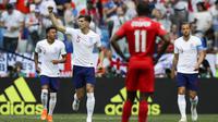 Bek Inggris, John Stones, merayakan gol yang dicetaknya ke gawang Panama pada laga grup G Piala Dunia di Stadion Nizhny Novgorod, Nizhny Novgorod, Minggu (24/6/2018). Babak pertama Inggris unggul 5-0 atas Panama. (AP/Alastair Grant)