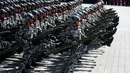 Tentara membawa roket dalam parade militer memperingati HUT ke-70 Korea Utara di Pyongyang, Korea Utara, Minggu (9/9). (AP Photo/Ng Han Guan)