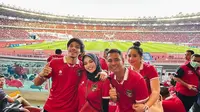 Atta Halilintar Bersama dengan Aurel Hermansyah dan Raffi Ahmad - Nagita Slavina nonton Timnas Indonesia di Stadion GBK. (instagram.com/attahalilintar)