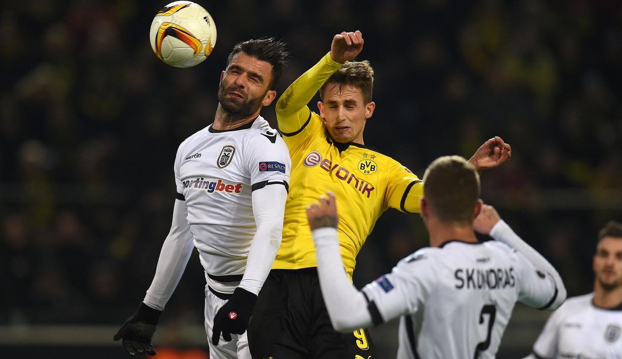 Adnan Januzaj. Pada musim 2015/2016, pemain yang mewarisi jersey nomor 9 yang ditinggalkan Ciro Immobile adalah Adnan Januzaj yang dipinjam dari Manchester United. Hanya bertahan setengah musim, ia hanya tampil 12 laga dan cuma mencetak 3 assist. (AFP/Patrik Stollarz)