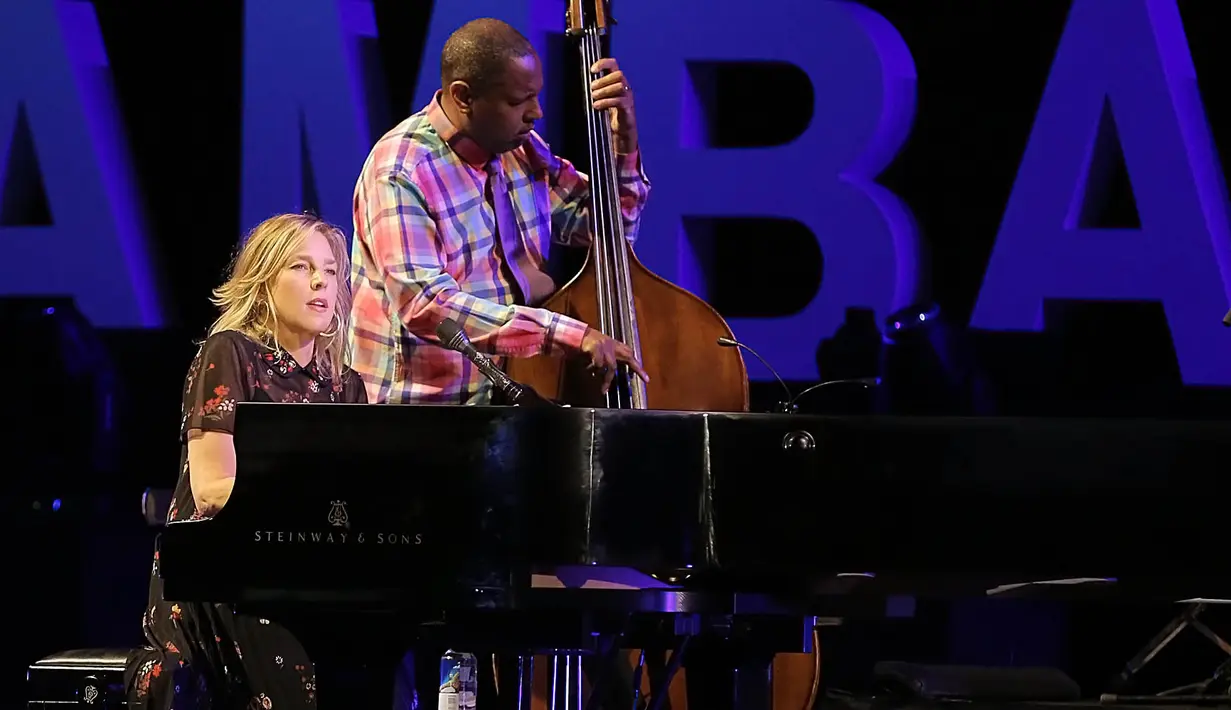 Penampilan musisi 53 tahun tersebut rasanya menjadi penutup hari ke-2 dengan sempurna. (Bambang E.Ros/Bintang.com)