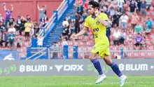 Riyatno Abiyoso memberi isyarat dirinya tak mendengar gemuruh Persikmania usai dia mencetak gol ke gawang Barito Putera di Stadion Brawijaya. (Bola.com/Gatot Sumitro)