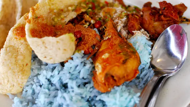 Ingin Nasi Berwarna Biru? Yuk Pakai Pewarna Alami Ini