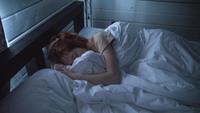 How to Stop Sleep Paralysis: 5 Tips to Help You Wake Up