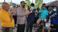 Vaksinasi Drive Thru Sasar Pengendara di Pamekasan, Seperti Apa?