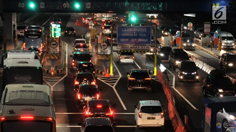 Pemudik Mulai Padati Tol Trans Jawa