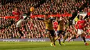Penyerang MU, Marcus Rashford, saat mencetak gol kedua ke gawang Arsenal dalam laga Liga Inggris di Stadion Old Trafford, Minggu (28/2/2016) malam WIB. (Action Images via Reuters/Jason Cairnduff)