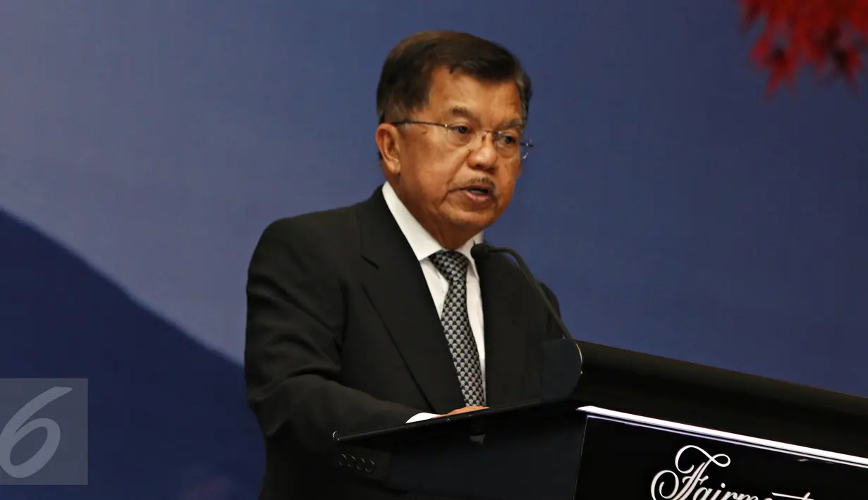 Wapres Jusuf Kalla memberi sambutan di perayaan HUT Kaisar Akihito yang digelar oleh Kedubes Jepang di kawasan Jakarta Selatan, Senin (14/12/2015). Rakyat dan pemerintah Indonesia mendoakan kesehatan bagi Kaisar Akihito. (Liputan6.com/Immanuel Antonius)
